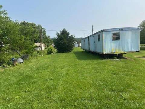 1325 Diamond Street Moundsville WV 26041