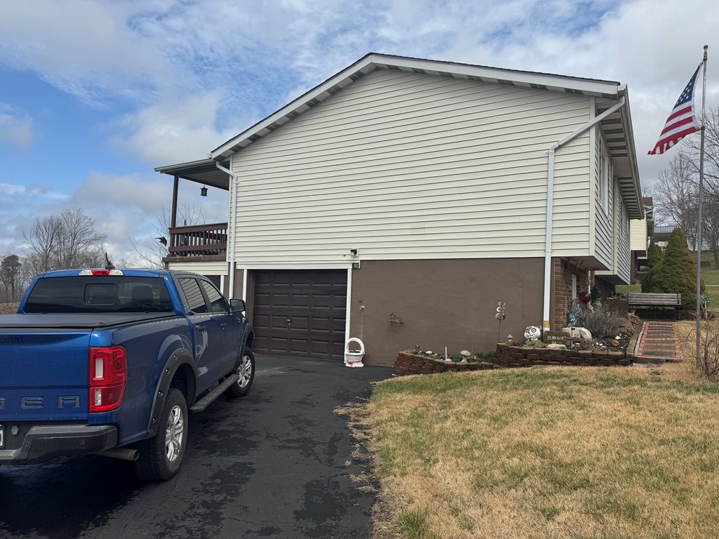 102 VIRGINIA OAKS DRIVE