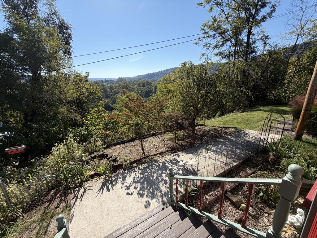 3 RAVINE AVENUE