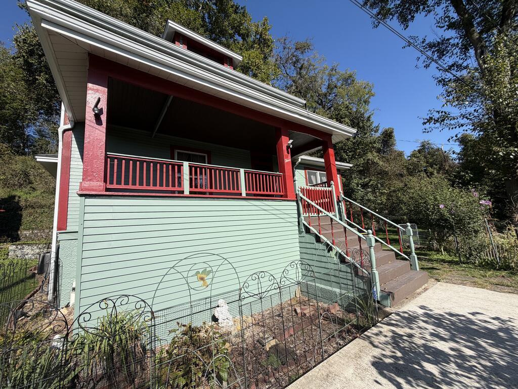 3 RAVINE AVENUE