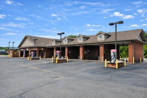 1614 WHEELING AVENUE Glen Dale WV 26038