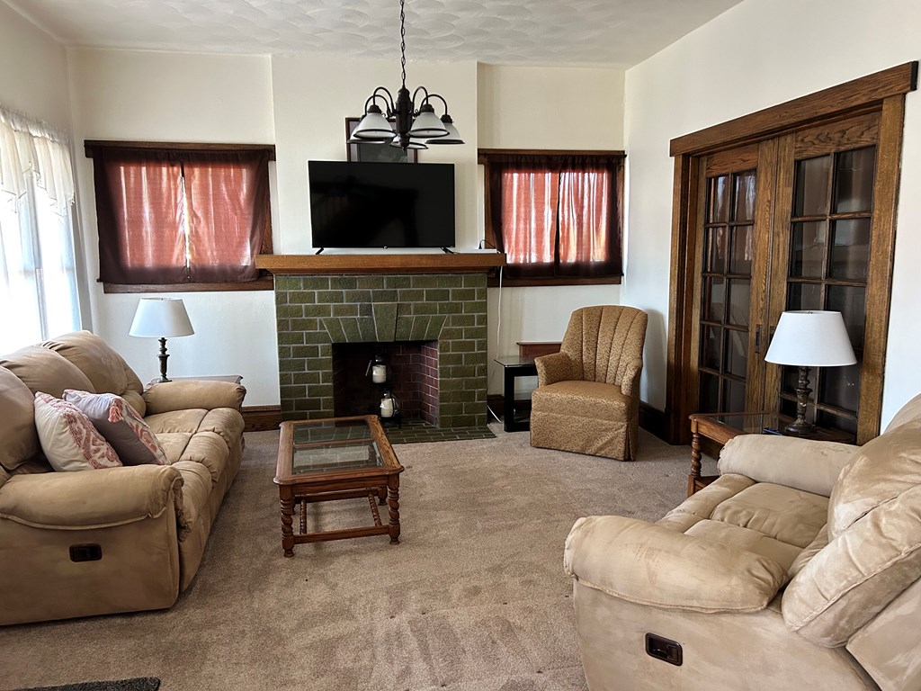 300 Tomlinson Avenue