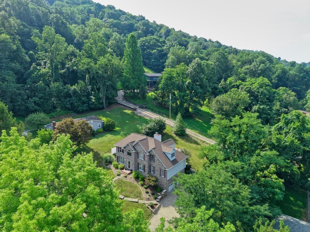 435 Edgewood Terrace