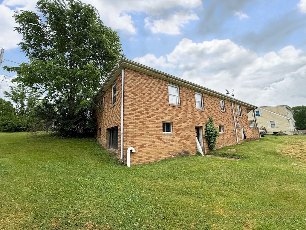 1010 Betty Zane Rd.