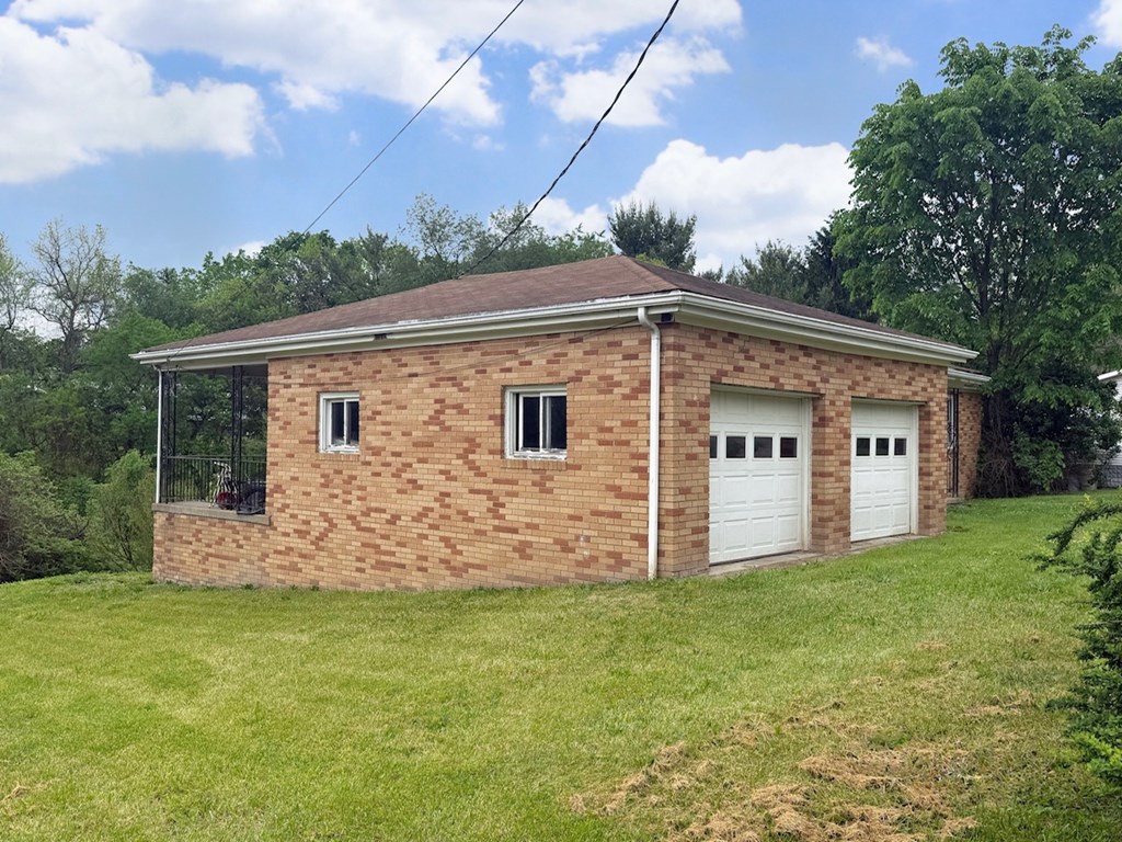 1010 Betty Zane Rd.