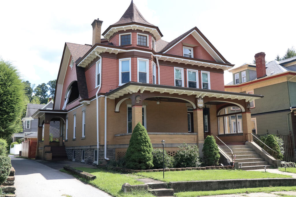 9 Poplar Avenue