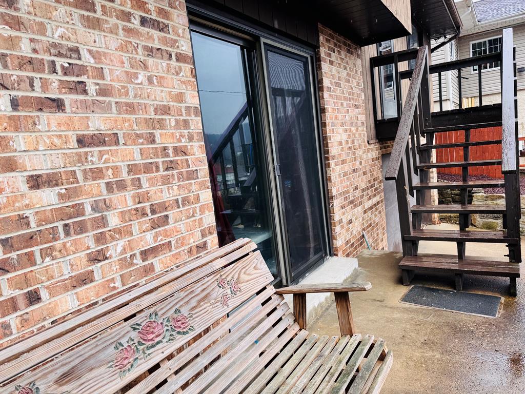 1 1/2 East Paxton Ave