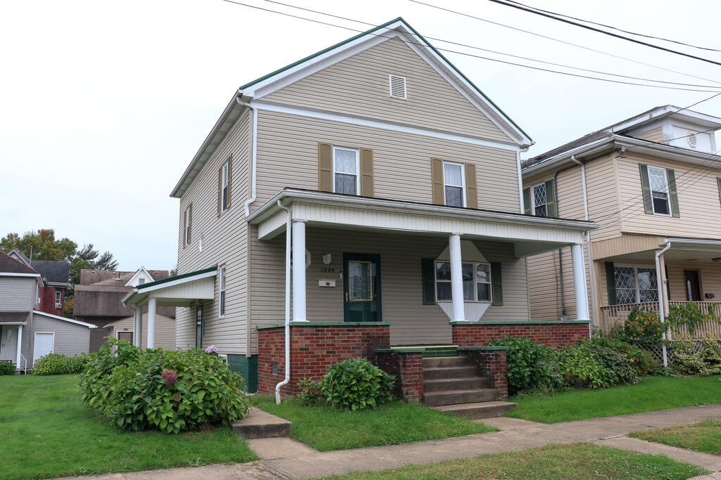 1209 Center Street