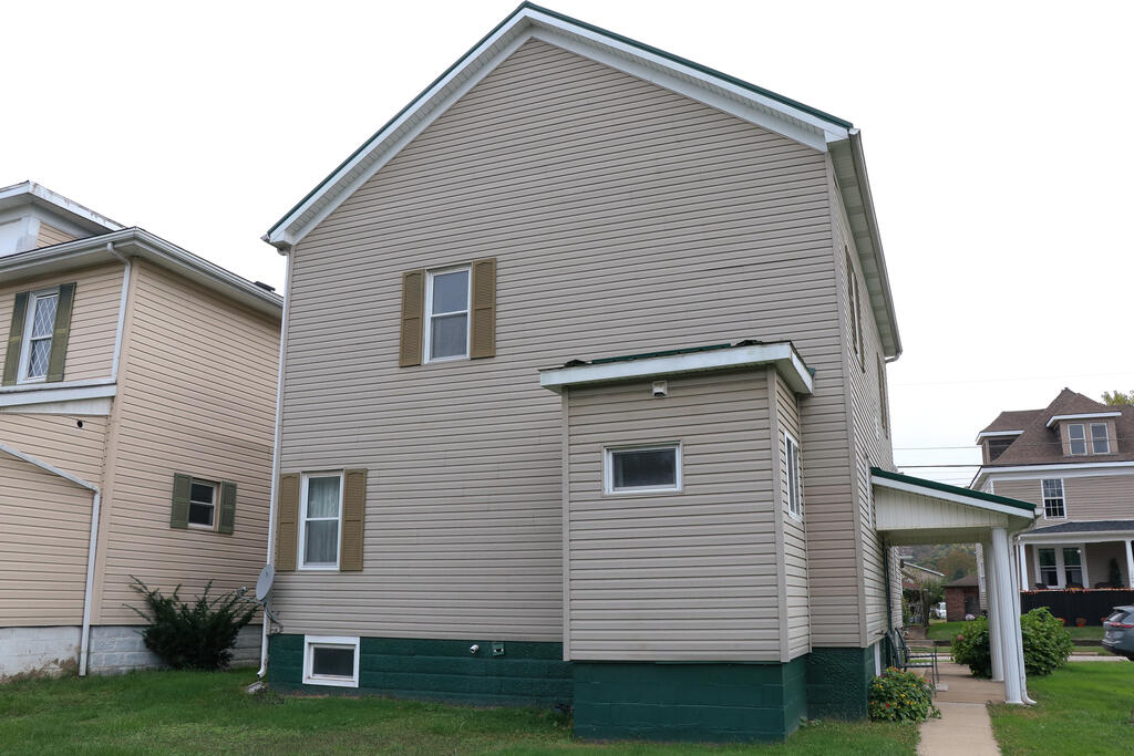 1209 Center Street