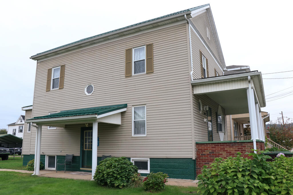 1209 Center Street