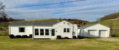 32 Locust Hill Rd Chester WV 26034