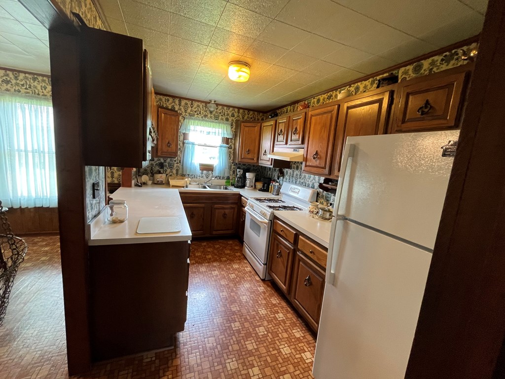 10022 Shortline Highway