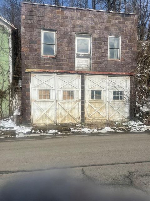 112 Pennsylvania  Avenue Cameron WV 26033