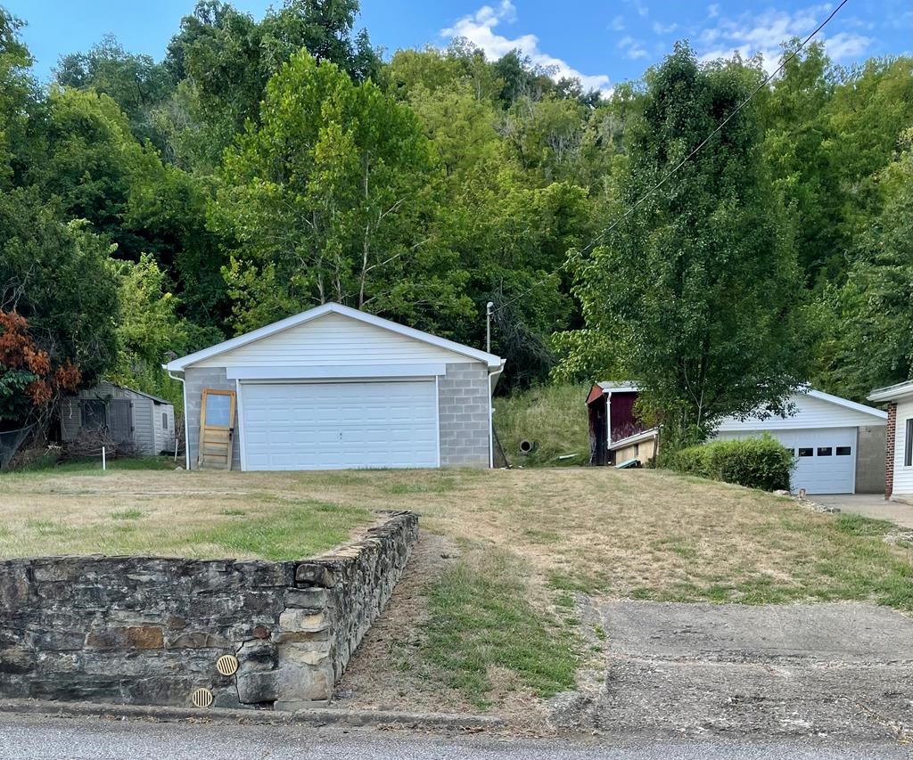 145 & 146 Idabelle Avenue