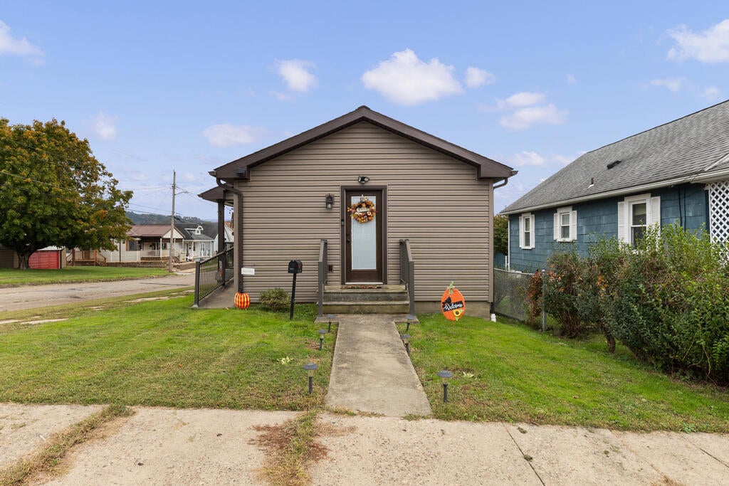 2207 Second Street