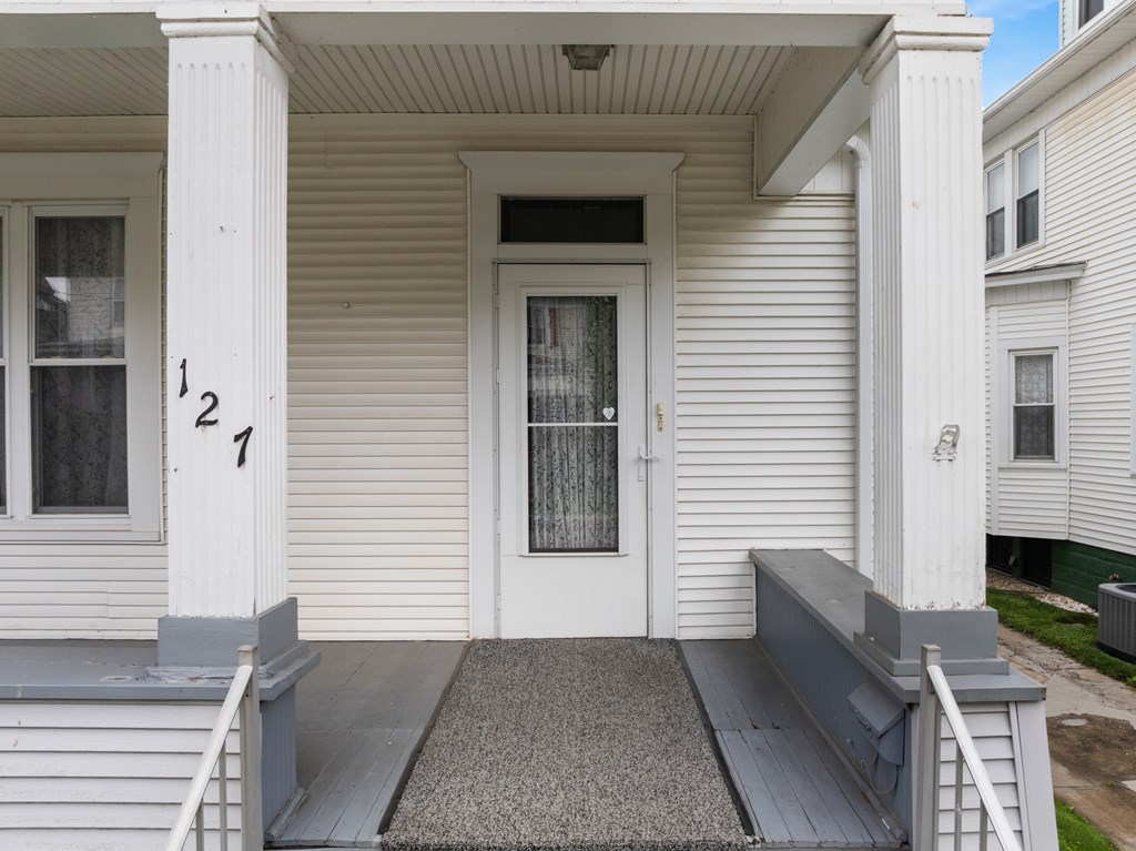 127 Center Ave