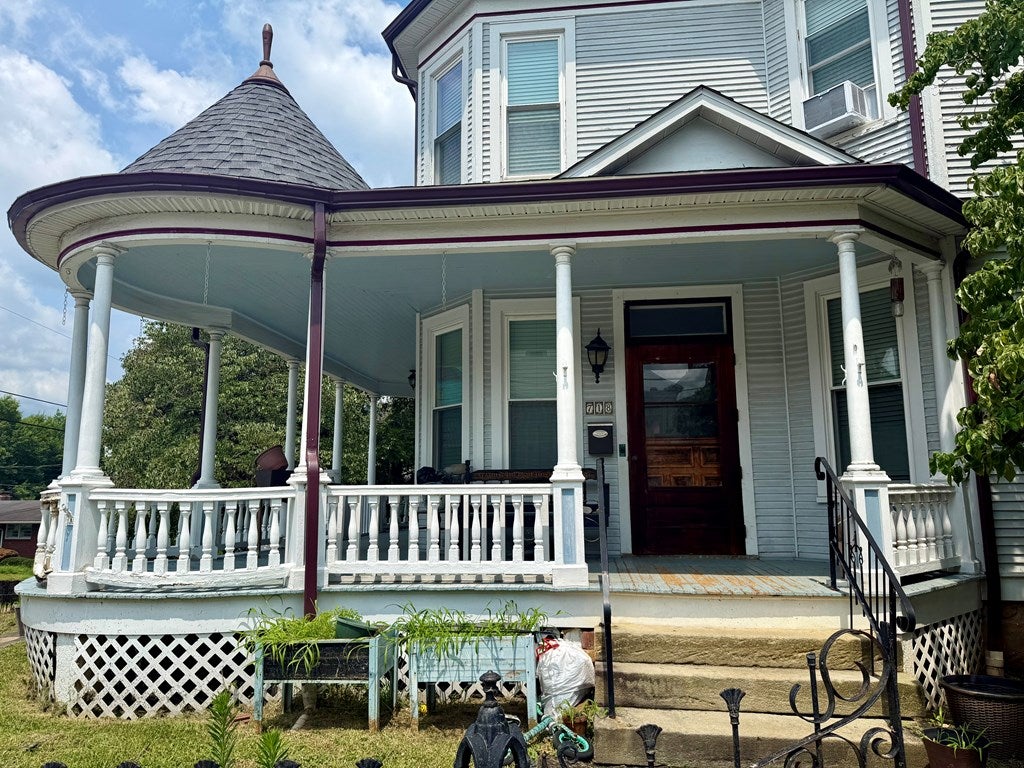 718 Main Street