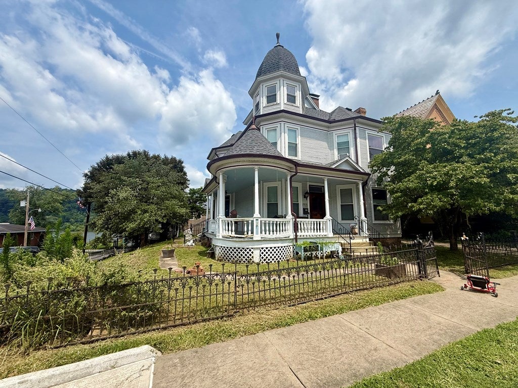 718 Main Street