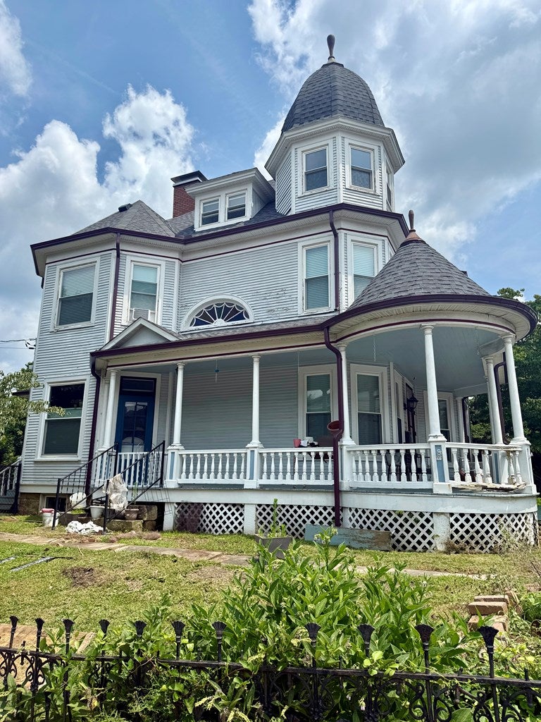 718 Main Street