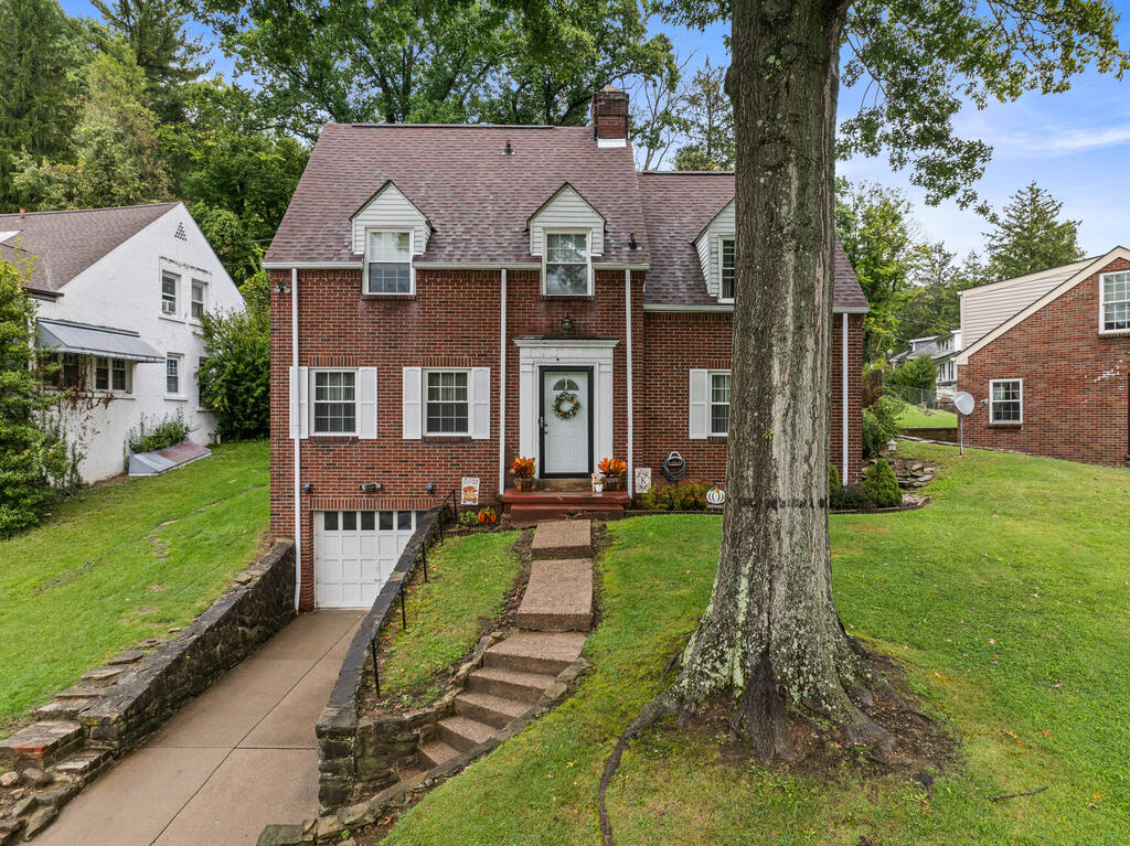 10 Fairfax Drive