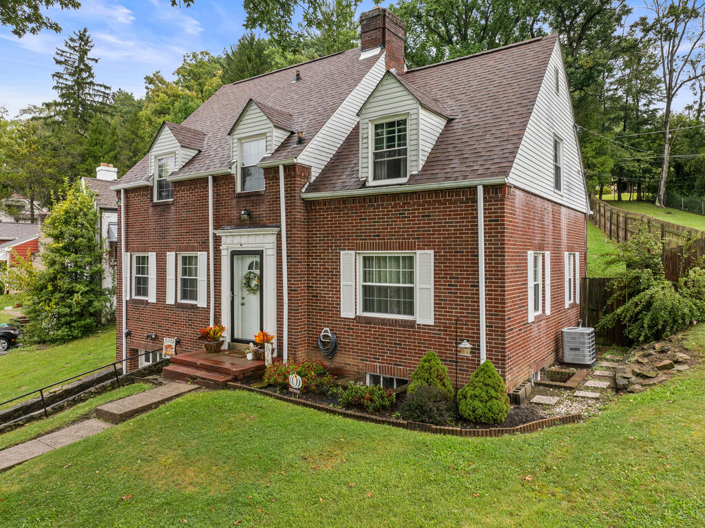 10 Fairfax Drive