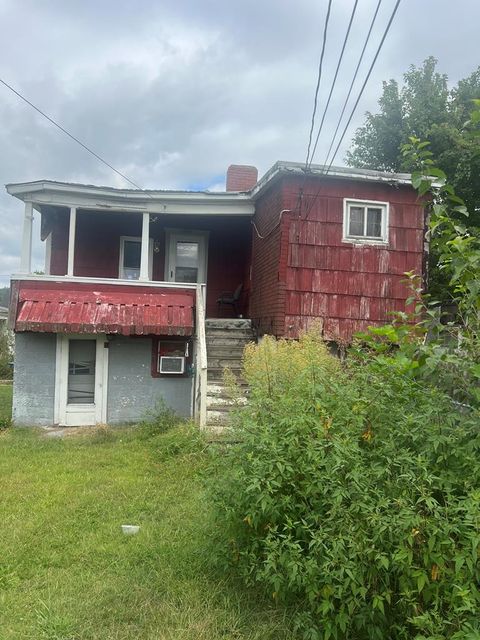 1906 2nd Street Moundsville WV 26041