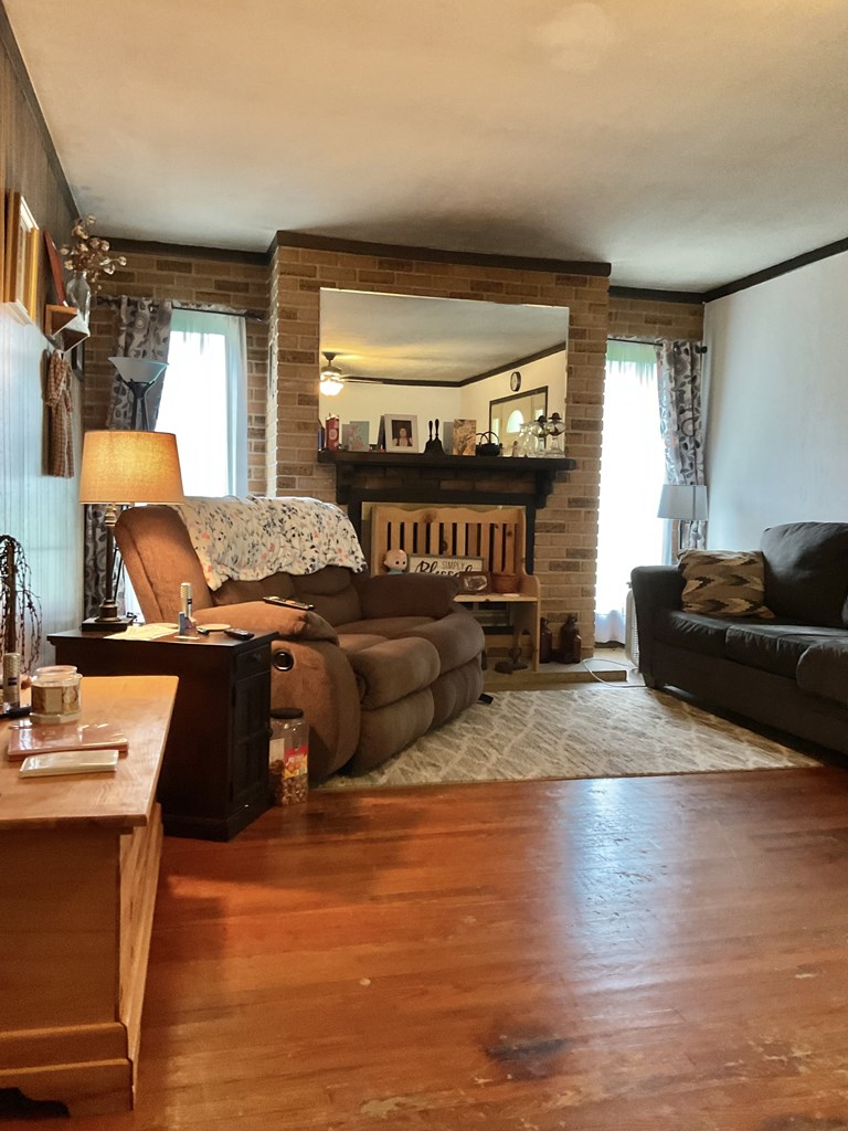 11086 Shortline Highway