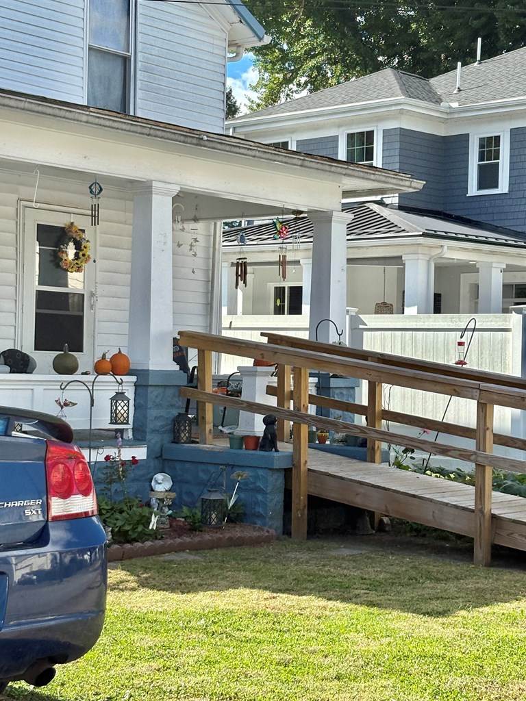 112 , 122 East Thistle Avenue