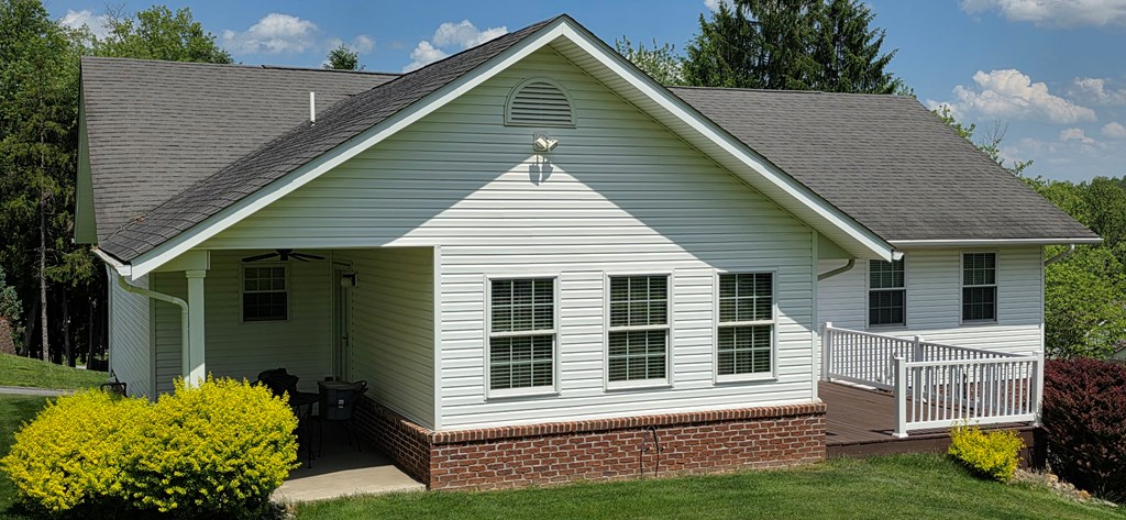 116 Ash Circle