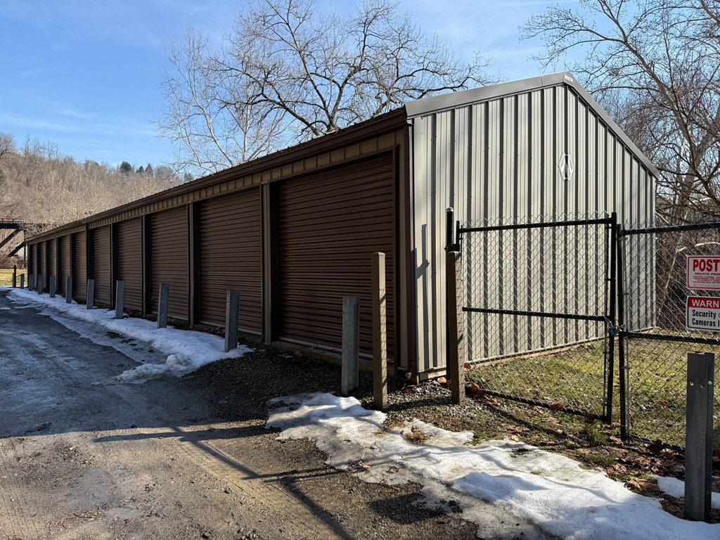 6 Bank Street & 404 McColloch Street