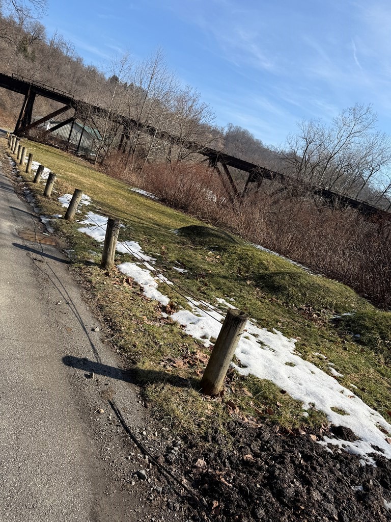 6 Bank Street & 404 McColloch Street