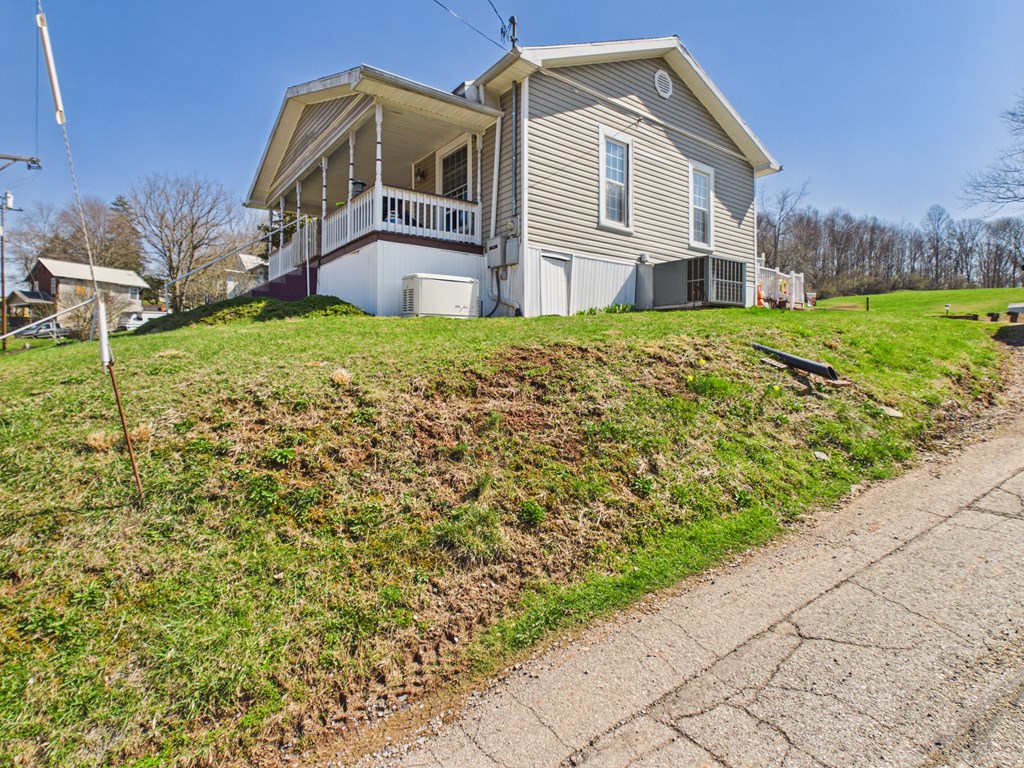 901 East Myles Avenue