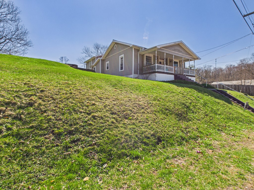 901 East Myles Avenue