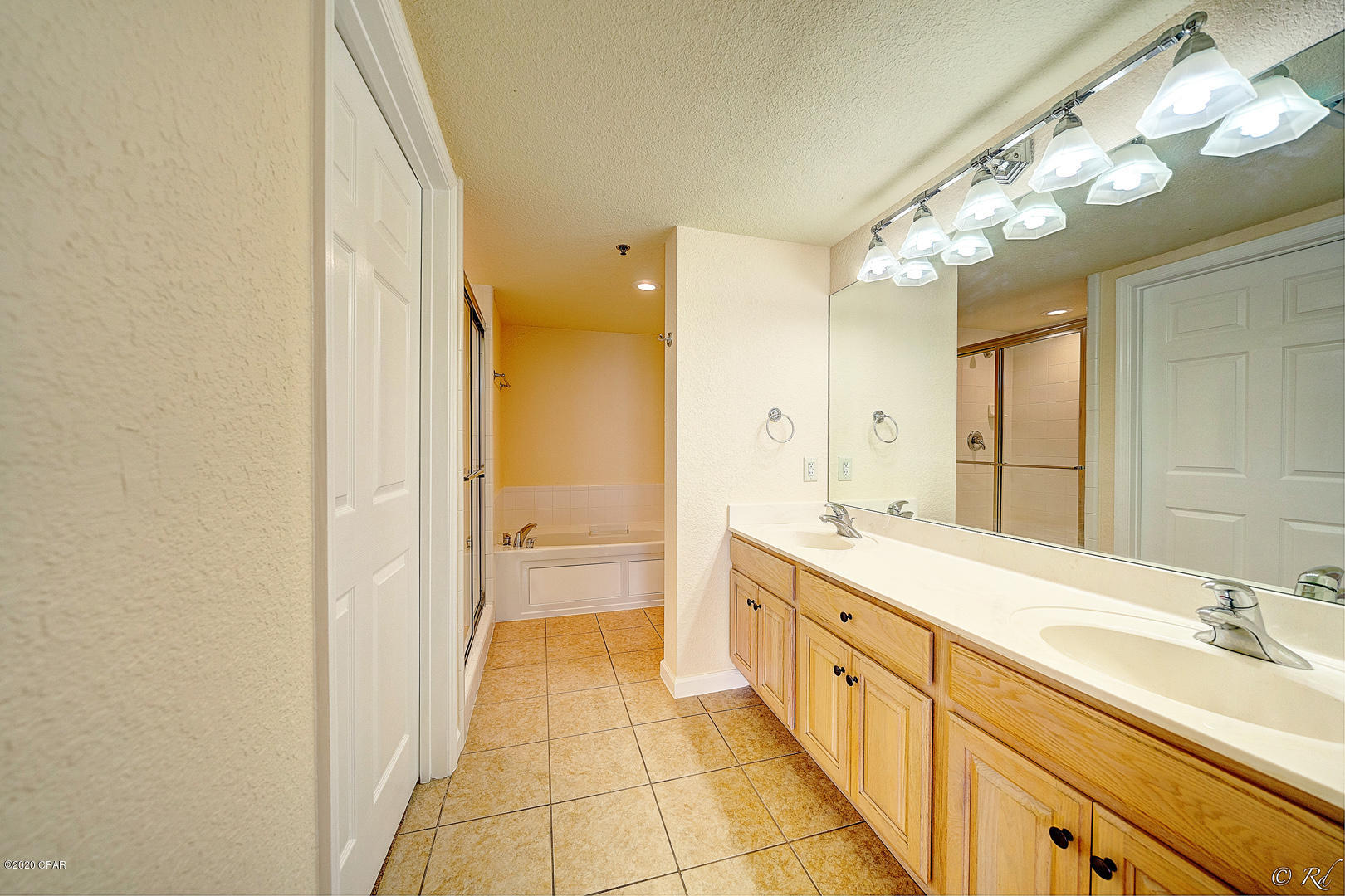 Hibiscus By The Bay - Residential