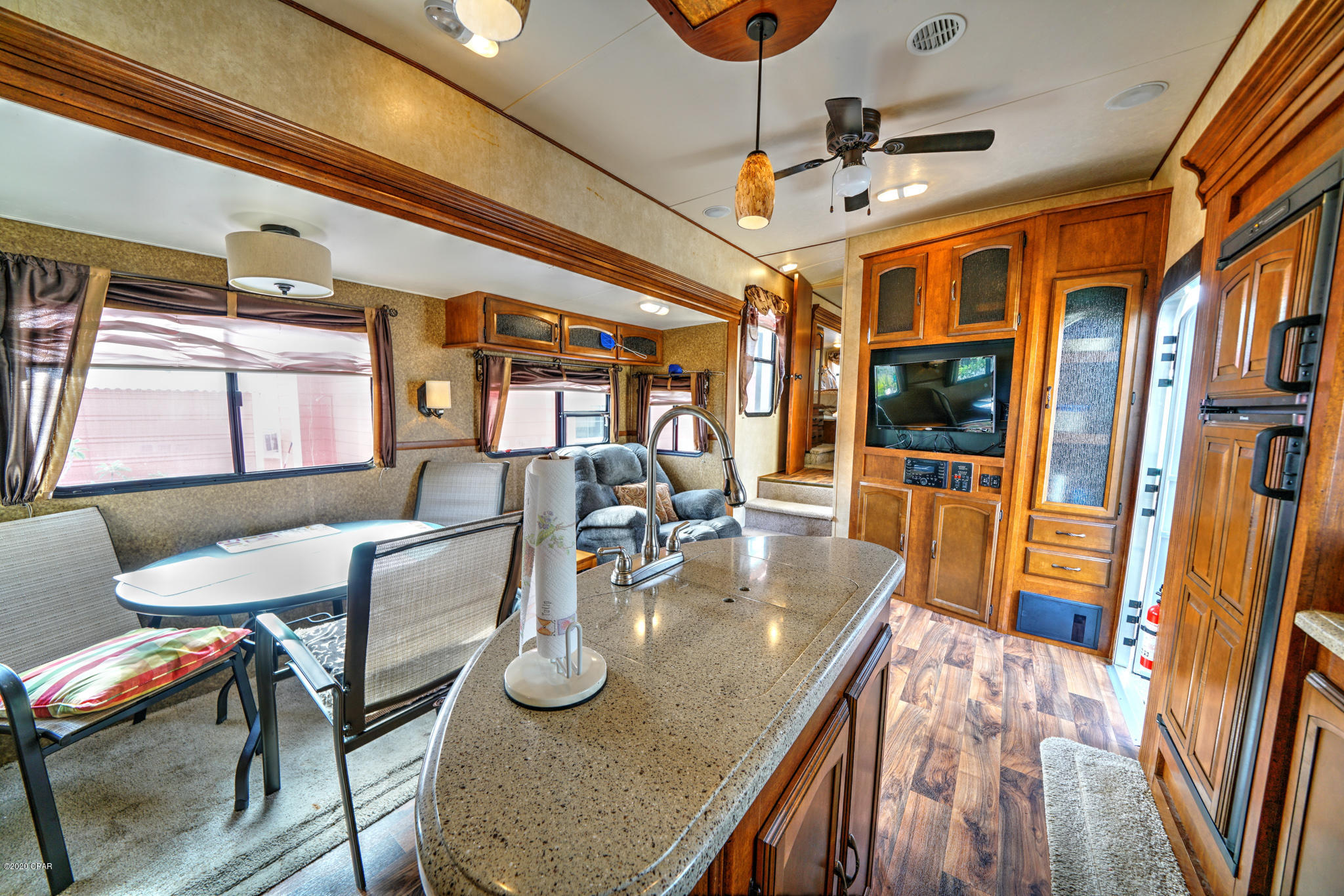 Venture Out Travel Trail - Land