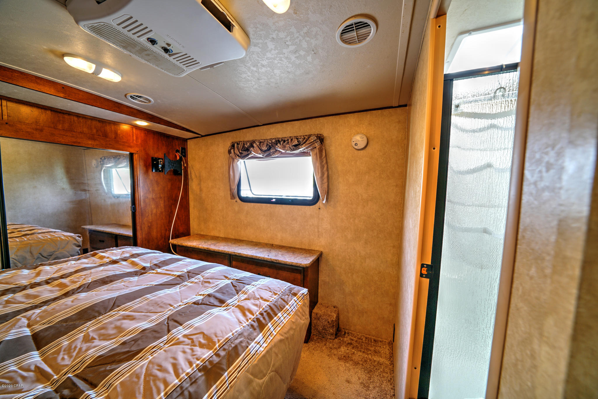 Venture Out Travel Trail - Land