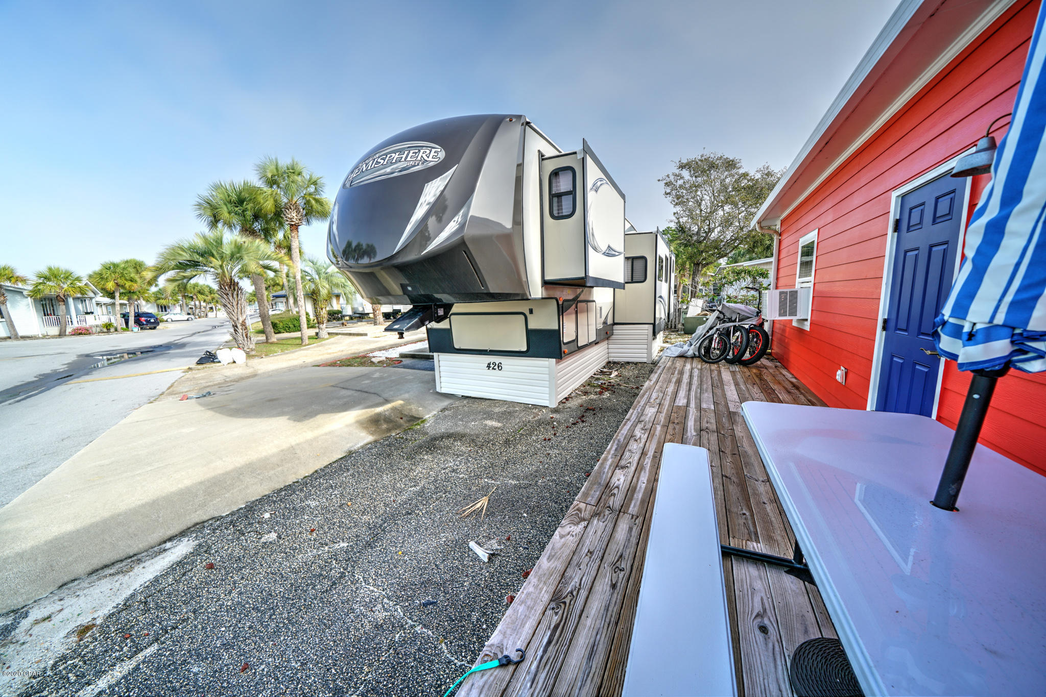 Venture Out Travel Trail - Land