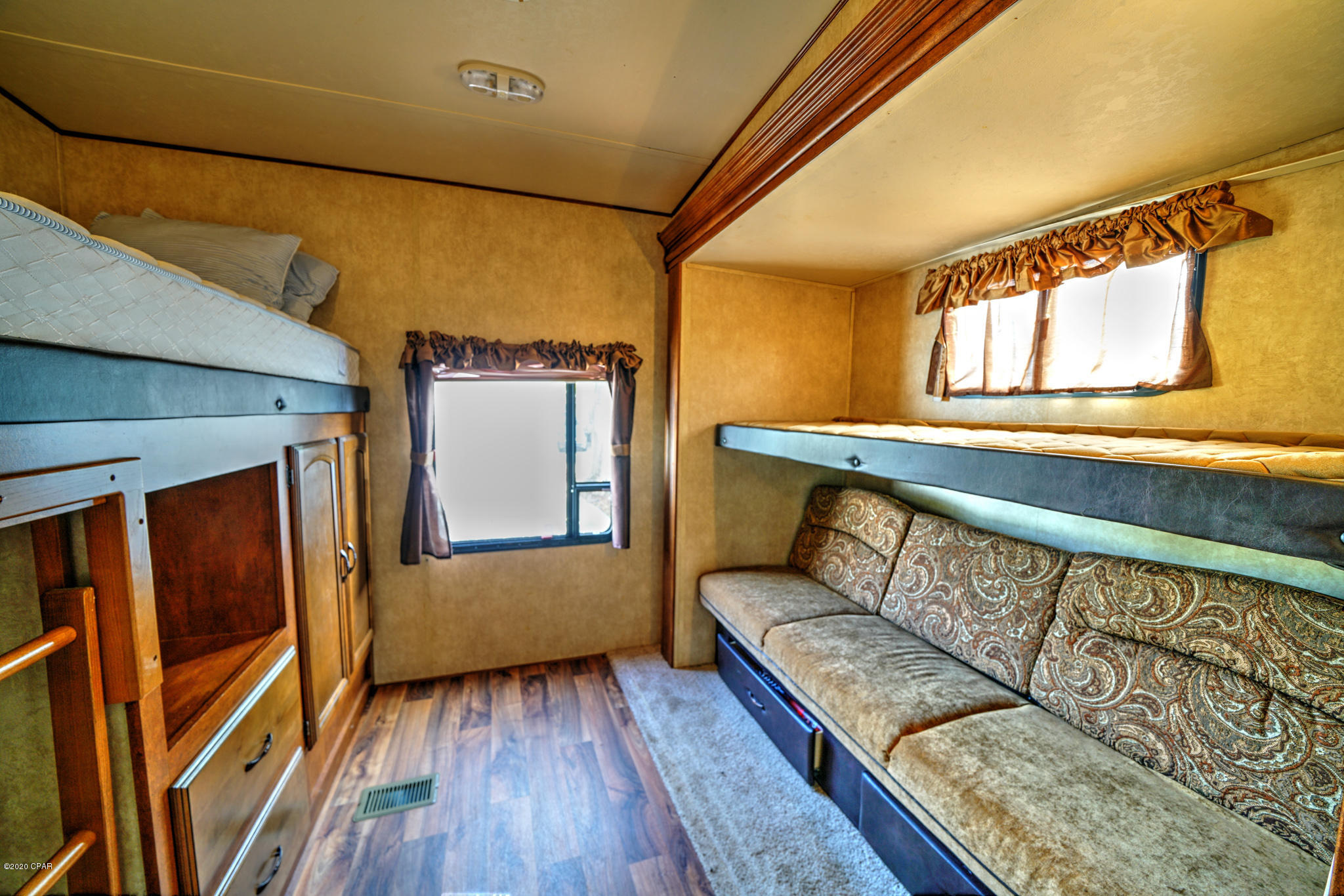 Venture Out Travel Trail - Land