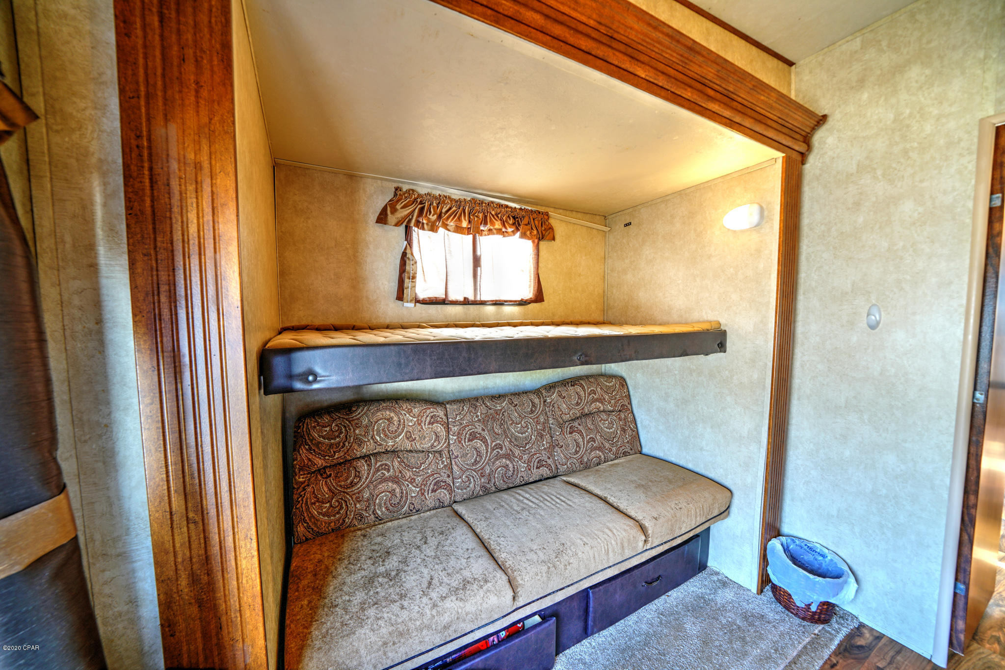 Venture Out Travel Trail - Land