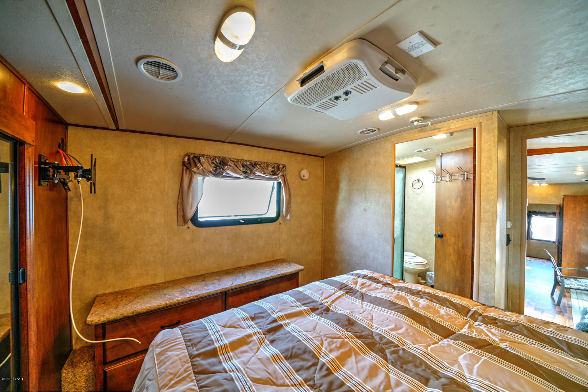 Venture Out Travel Trail - Land