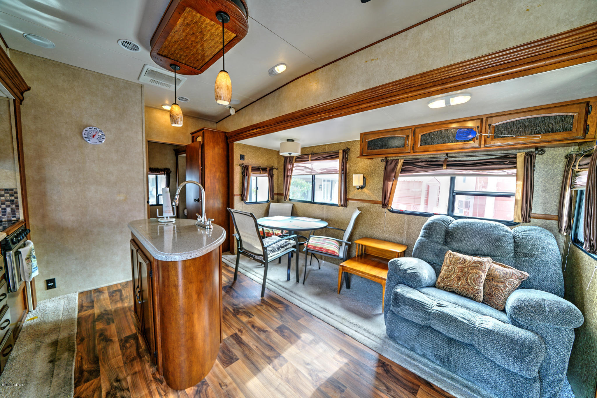 Venture Out Travel Trail - Land