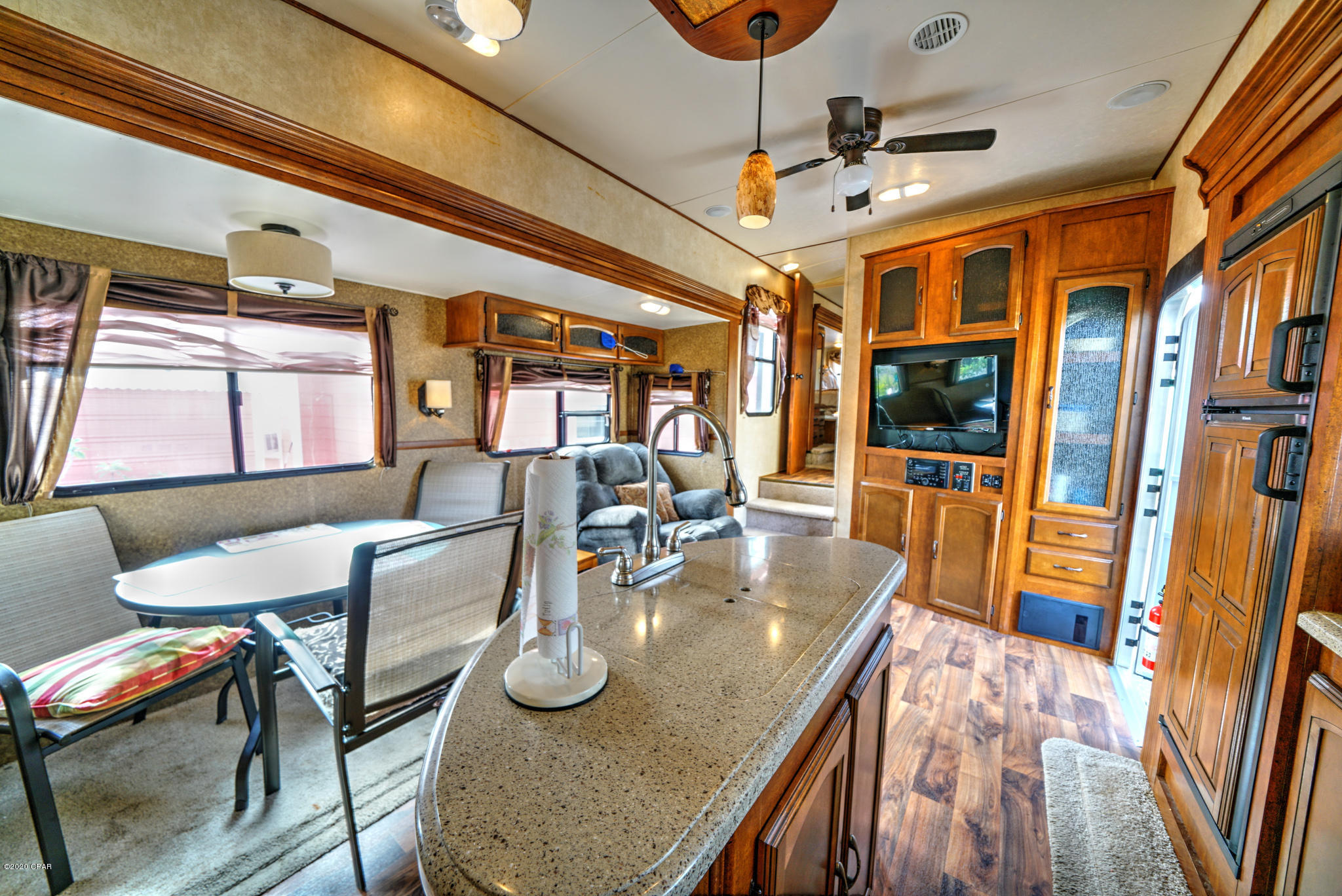 Venture Out Travel Trail - Land