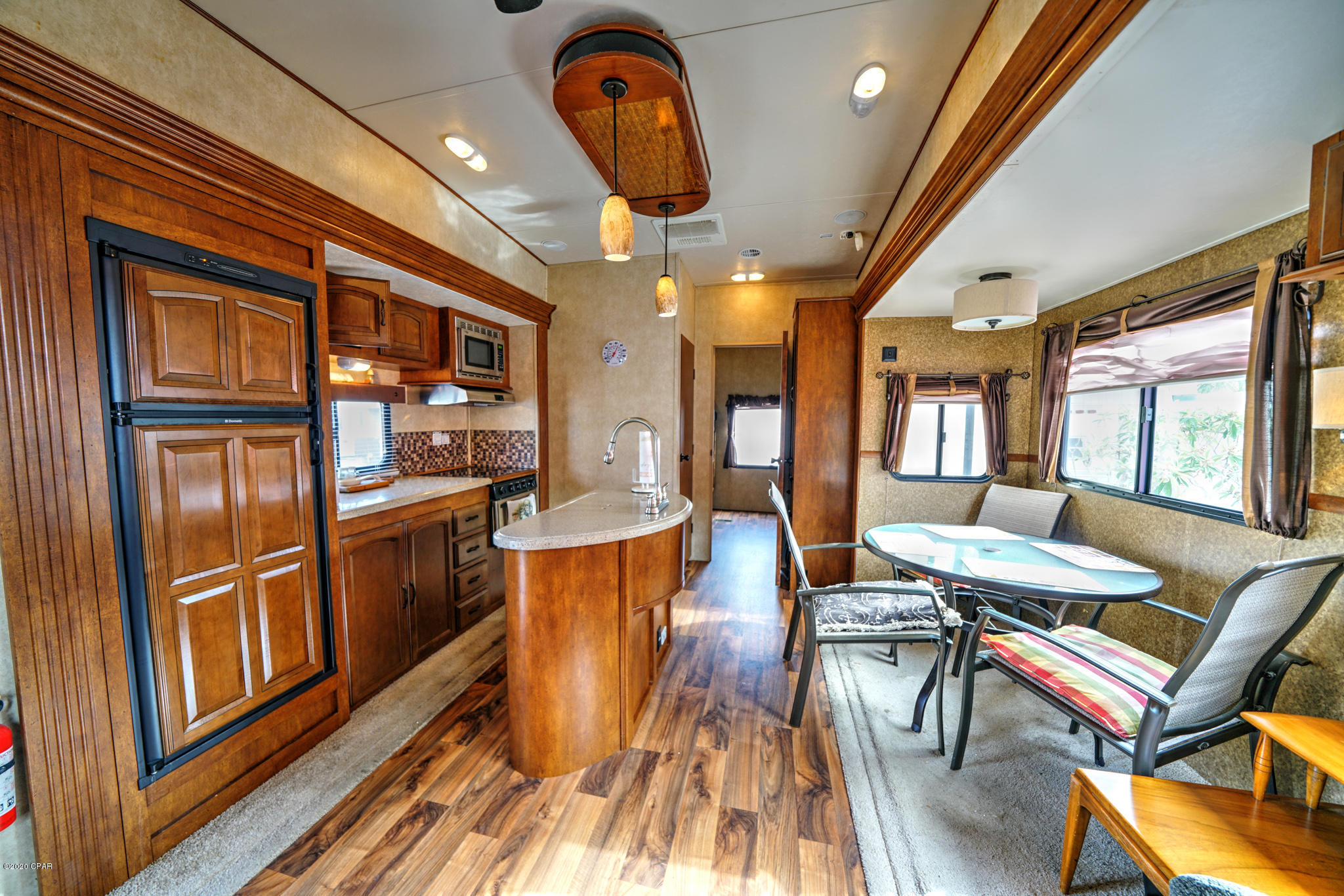 Venture Out Travel Trail - Land