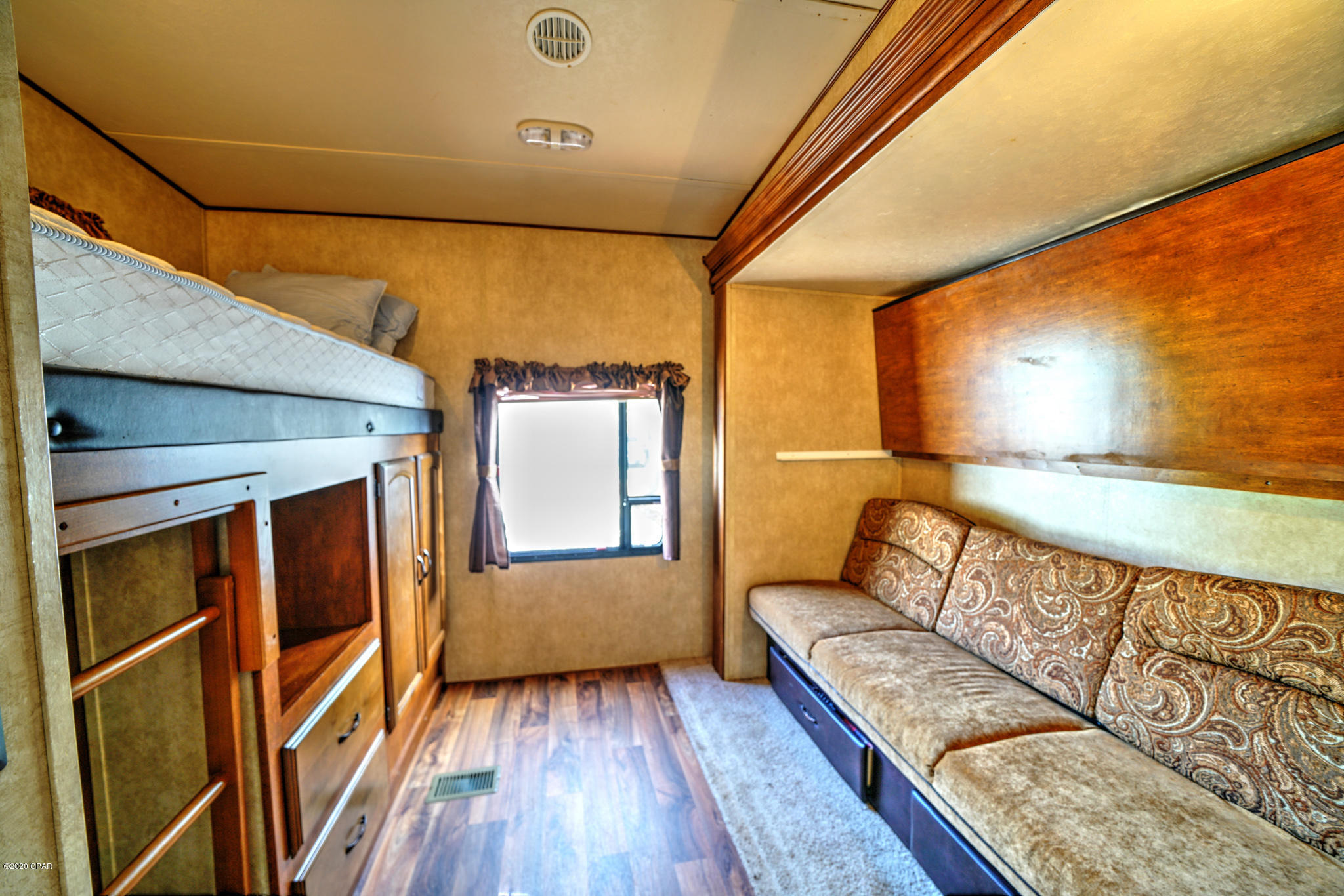 Venture Out Travel Trail - Land