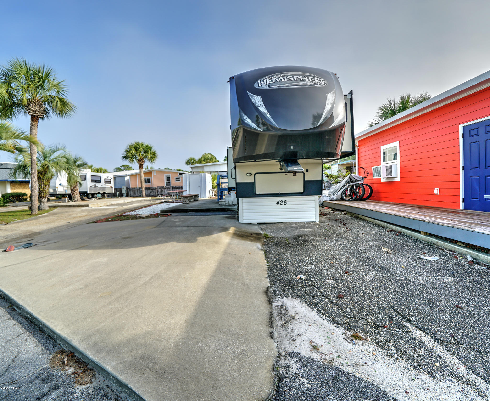 Venture Out Travel Trail - Land