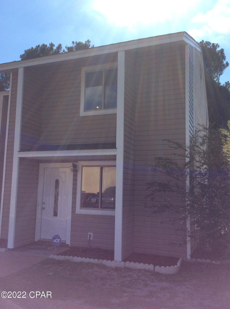 Townhome in Venetian Villa close to shopping and restaurants. Home has tile and hardwood floors, large living area with separate dining room. No dogs, cats ok with owner approval.