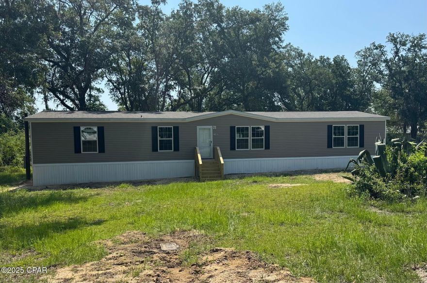Beautiful brand new manufactured home. Five bedrooms and 3 bathrooms sitting on 2.3 acres!! Living in Grand Ridge offers residents a suburban rural mix feel. Great schools and close to Tallahassee Florida, Panama City Florida and Dothan Alabama.