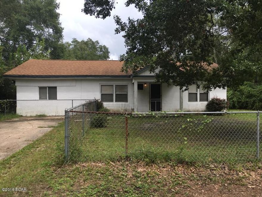 Nice 3 bedroom 1 bath home located in Callaway! Vinyl & carpet flooring throughout,Large fully fenced lot. Home offered as is.