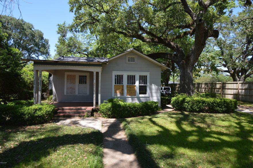 'Currently under contract, now accepting backup offers' 

Over 1/4 acre lot in a great Graceville neighborhood. This home is in need of extensive repairs, but could be fixed. Most of the value is in the lot that is on city water and sewage. The property has some privacy fencing and big beautiful shade trees. Could be the perfect place for an investor looking for a rental property, fix and flip, or someone looking to build new construction on a great lot. Main Home is 1536 sq ft Heated and Cooled and guest house is 480 heated and cooled. Guest house is in pretty rough condition but does have an existing slab.