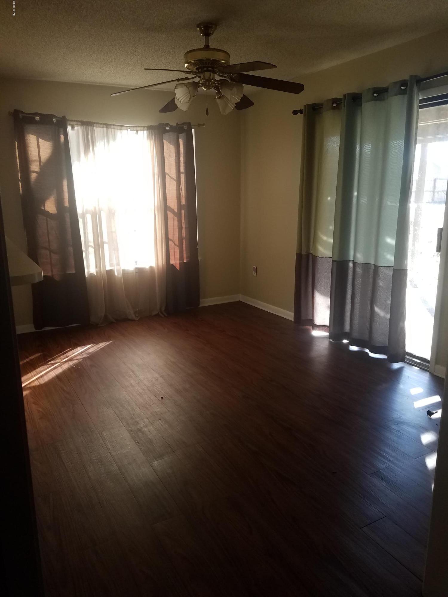 Towne & Country Lake Estates - Residential Lease